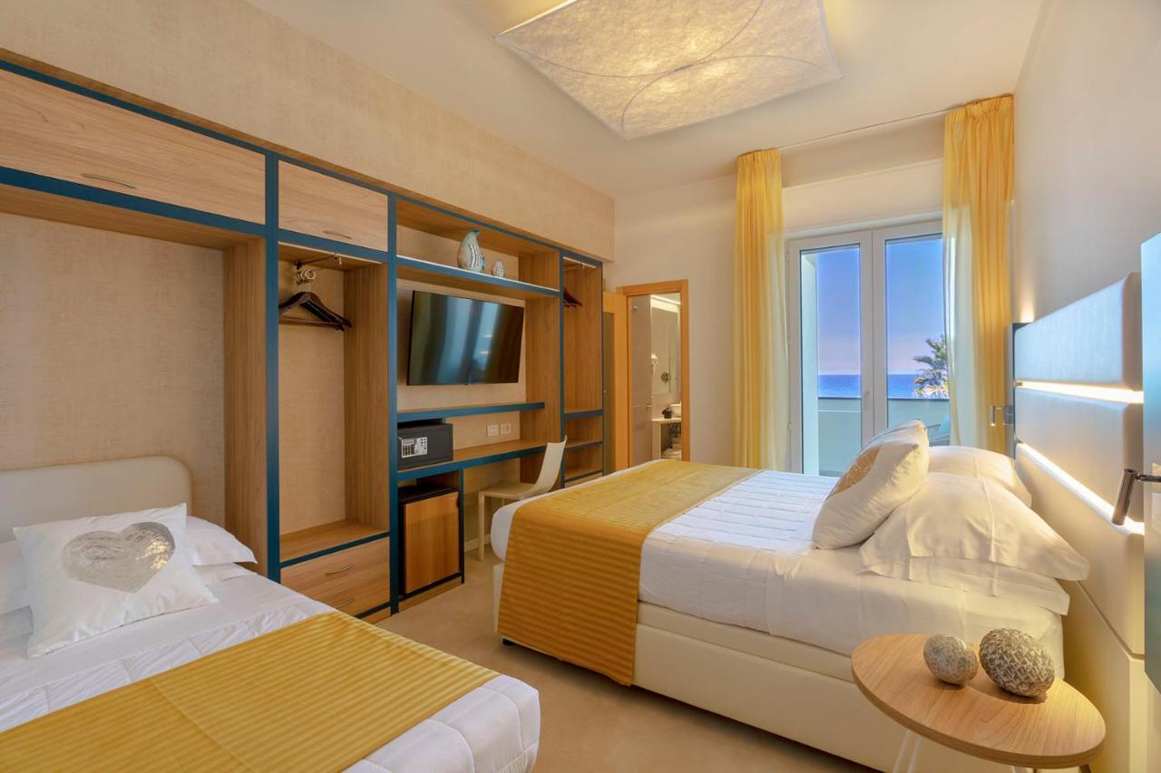 Hotel Commodore ريتشوني المظهر الخارجي الصورة