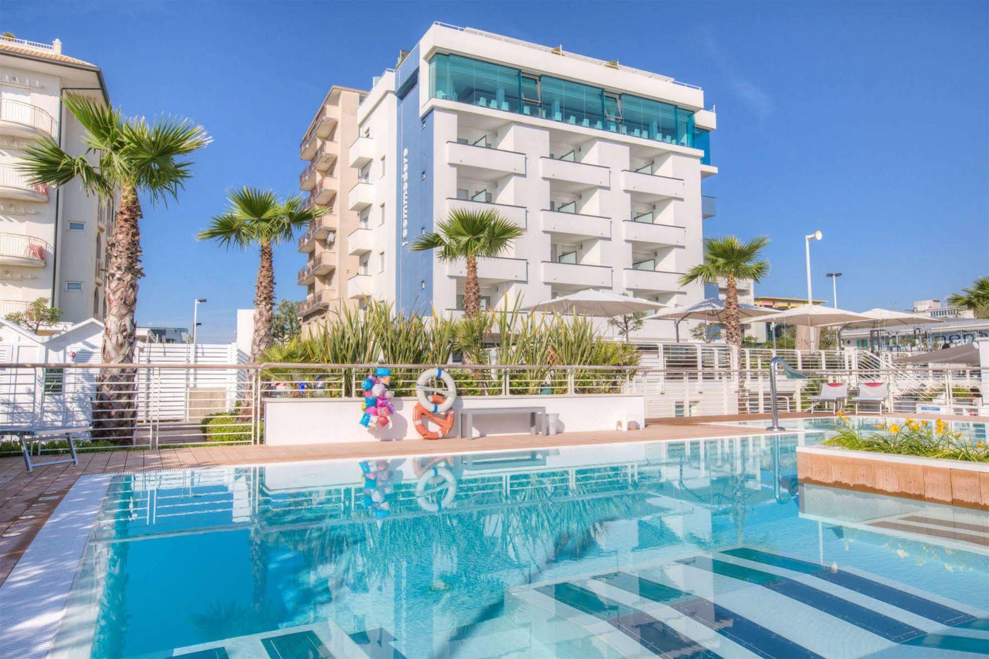 Hotel Commodore ريتشوني المظهر الخارجي الصورة