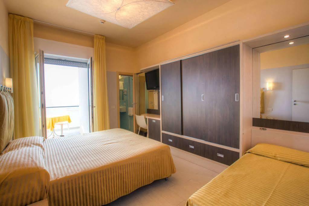 Hotel Commodore ريتشوني المظهر الخارجي الصورة